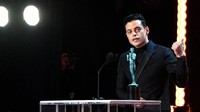 Dalam film tersebut, ia berperan sebagai Freddie Mercury, vokalis Queen yang melegenda. Foto: Sarah Morris/Getty Images