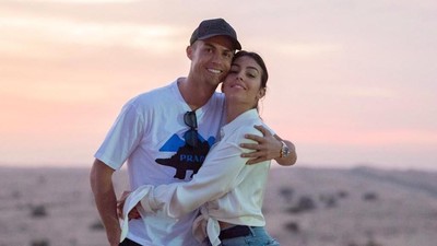 Foto: Cristiano Ronaldo dan Keindahan Gurun Pasir Dubai
