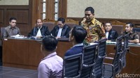 Pada sidang lanjutan kali ini, jaksa penuntut umum menghadirkan 5 orang saksi.