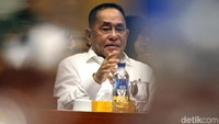 Menteri Pertahanan (Menhan) Ryamizard Ryacudu menghadiri rapat bersama Komisi I DPR di Kompeks Parlemen Senayan, Jakarta, Senin (28/1/2019).