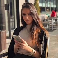 Wanita asal Serbia ini populer di Instagram dengan memiliki 369 ribu lebih pengikut. Foto: Instagram @saratkd7