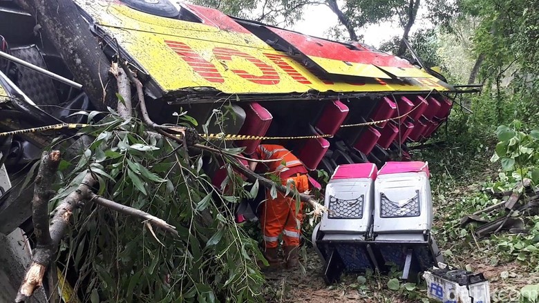 Bus Terguling di Cipularang, 2 Korban Tewas Belum Teridentifikasi