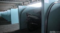 Menurut petugas, sebanyak 70 kunci sudah dilepas dan diberikan kepada para pedagang yang terdaftar.