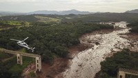 Dampak kerusakan area di sekitar bendungan yang diambil dari udara.