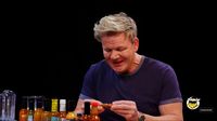 Makan Chicken Wing Extra Pedas, Gordon Ramsay Nangis Kepedasan