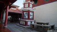 Kelenteng Kuan Im dibangun untuk menghormati Dewi Kuan Im, penganut Buddhist yang taat dan telah mencapai Nirwana dalam ajaran Buddha. (Syanti/detikTravel)
