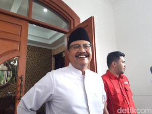 Gus Ipul Pilih Jadi Petani Tomat Usai Lepas Jabatan Wagub Jatim