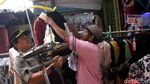 Aksi Satpol PP Tertibkan PKL Bandel di Tanah Abang