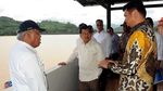 Momen Wapres JK Tinjau Lokasi Banjir di Sulawesi Selatan
