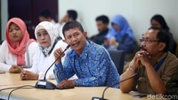 Para jemaah First Travel mempersoalkan Peraturan Menag (PMA) Nomor 589/2017 yang mencabut lisensi First Travel, hingga akhirnya jemaah tak bisa berangkat umrah.