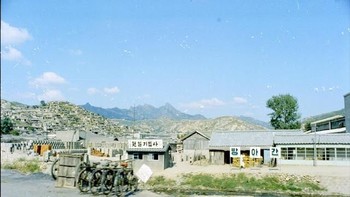 Baru pada tahun 1970, pendapatan warga Korsel dan Korut hampir sama. Foto: Vintages