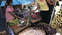 Tamara Bleszynski berbelanja bahan masakannya sendiri ke pasar tradisional. Foto: Instagram tamarableszynskiofficial