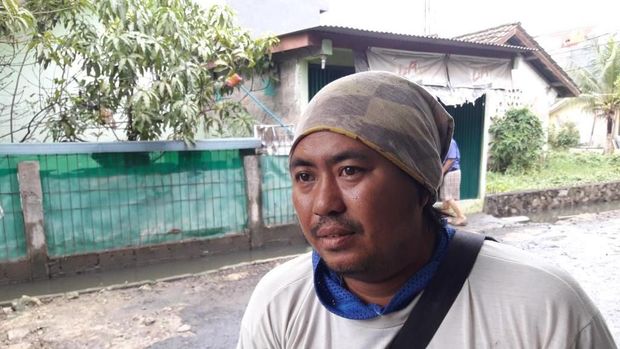 Maman, penangkap ular sanca.