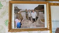 Berbagai foto Kim Jong-il (Petra Wong/BBC Travel)