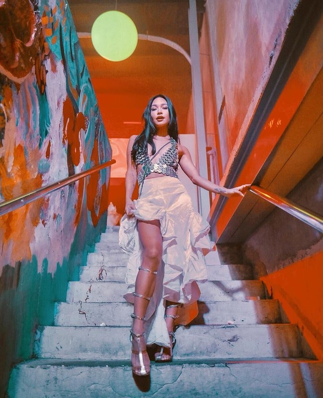 Namun kehidupan yang ditampilkan KC di media sosial bukanlah segalanya. Teman-temanku tahu bahwa bahwa aku hanya menunjukkan 3% kehidupanku di Instagram, ujar KC, seperti dikutip Beyond The Interview. Foto: Instagram (@kcdelro)