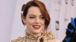 Emma Stone Bergaya Asimetris