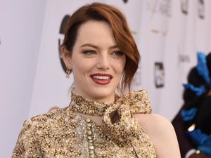 Pengumuman! Emma Stone Resmi Tunangan dengan Kekasih