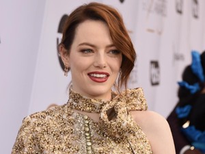 Pengumuman! Emma Stone Resmi Tunangan dengan Kekasih