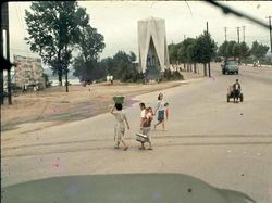 Potret Langka Kota Seoul Masih Melarat, Sapi Pun Berkeliaran