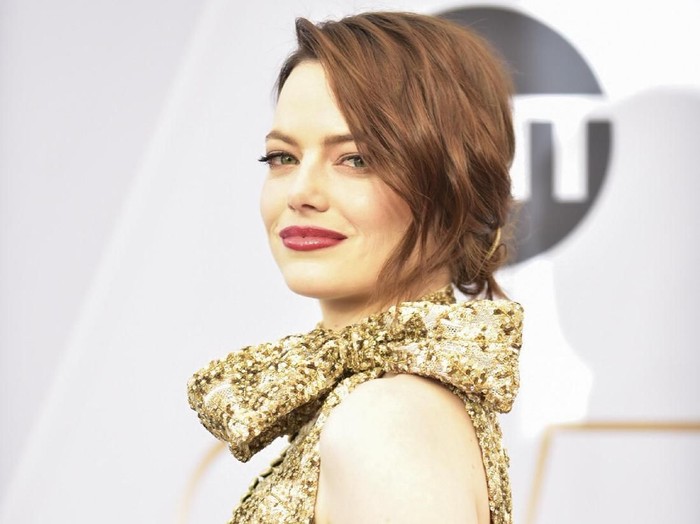 LOS ANGELES, CALIFORNIA - JANUARY 27: Emma Stone arrives at the 25th Annual Screen ActorsÂ Guild Awards at the The Shrine Auditorium on January 27, 2019 in Los Angeles, California. (Photo by Rodin Eckenroth/Getty Images)