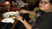 Makan di restoran mewah jadi cara Aleta habiskan waktu luang bersama teman-teman dan keluarganya. Foto: Instagram @aleta20aleta