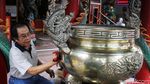Bersih-bersih Vihara Jelang Imlek