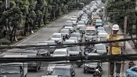 Kabel diikat jadi satu agar tidak semrawut.