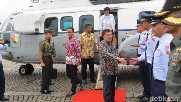  JK pagi tadi sempat meninjau sejumlah titik kemacetan di wilayah Jabodetabek menggunakan helikopter TNI AU.