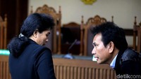 Merry Purba dalam eksepsinya keberatan terhadap semua dakwaan jaksa kepadanya mengenai penerimaan suap SGD 150 ribu. Merry ragu akan alat bukti penetapan tersangka terhadapnya yang dilakukan KPK.
