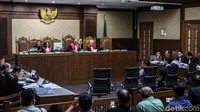Dalam perkara ini, Irwandi didakwa menerima suap Rp 1 miliar dari Bupati Bener Meriah Ahmadi. Uang tersebut, disebut jaksa, dimaksudkan agar Irwandi Yusuf menyetujui program pembangunan dari DOKA tahun 2018. Irwandi menerima uang tersebut melalui Hendri Yuzal dan Teuku Saiful Bahri.