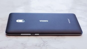 Baterai Nokia 2V cukup besar, 4.000 mAh. Foto: Android Central