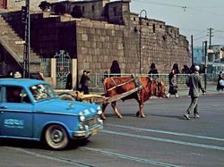 Potret Langka Kota Seoul Masih Melarat, Sapi Pun Berkeliaran