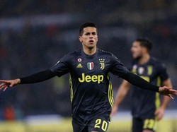 Juventus membeli Joao Cancelo dari Valencia senilai 40,4 juta euro pada 2018. Cancelo kemudian dijual ke Manchester City dengan kesepakatan pertukaran pemain yang melibatkan Danilo. Transaksi ini bernilai 65 juta euro. Foto: Paolo Bruno/Getty Images