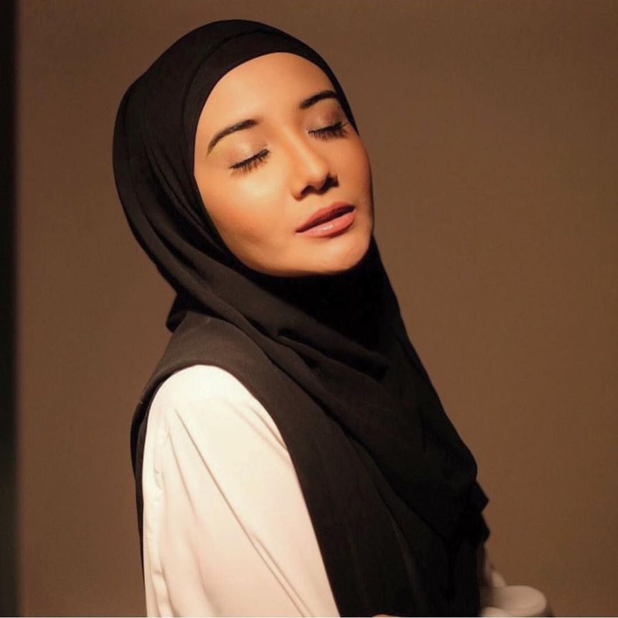 Foto 10 Inspirasi Gaya Hijab Syari Untuk Kamu Yang Hijrah Di 2019