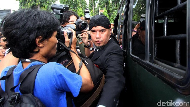Karutan Cipinang Rapat Tentukan Ruang dan Teman Serutan Ahmad Dhani Karutan Cipinang Rapat Tentukan Ruang dan Teman Serutan Ahmad Dhani