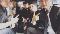 Pengacara dan keluarga mendampingi Ahmad Dhani saat dibawa ke Rutan Cipinang, Jakarta Timur  (Foto: Dok Istimewa)