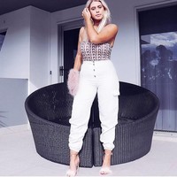 Pada postingannya itu, Ariella menerima banyak komentar kejam tentang selulitnya. Tak sedikit yang mencacinya dengan menyebutnya pemalas dan tak sehat. (Foto: Instagram/@ariellanyssa)