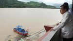 Momen Wapres JK Tinjau Lokasi Banjir di Sulawesi Selatan