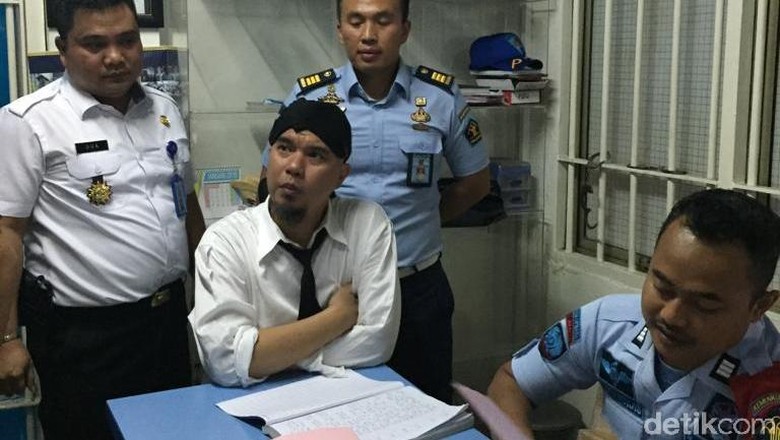 Pengacara: Ahmad Dhani Sehat, Kasih Wejangan Tak Usah Takut Ini Perjuangan Pengacara: Ahmad Dhani Sehat, Kasih Wejangan Tak Usah Takut Ini Perjuangan