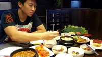 Makan malam dengan sajian Korea enak di Cibubur. Komplet dan lengkap yaa. Foto: Instagram@natsirliliyana