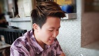 Resmi gantung raket, wanita berusia 33 tahun ini ternyata suka makan. Kali ini Liliyana Natsir tengah menikmati segelas minuman segar.  Foto: Instagram@natsirliliyana