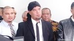 Jelang Vonis, Ahmad Dhani Terus Didampingi Mulan