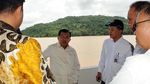 Momen Wapres JK Tinjau Lokasi Banjir di Sulawesi Selatan