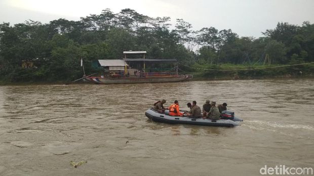 Tim Taifib Bantu Pencarian Korban Minibus Tercebur Sungai Brantas Tim Taifib Bantu Pencarian Korban Minibus Tercebur Sungai Brantas