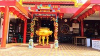 Klenteng Hok Tek Bio yang terletak di Jalan Ampera II Ciamis ini, merupakan satu-satunya tempat ibadah umat Konghucu yang berada di wilayah Priangan Timur yakni Ciamis, Banjar dan Pangandaran.