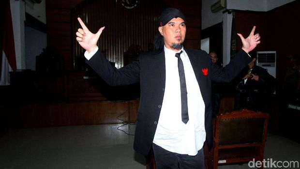 Para 'Penguat' Ahmad Dhani, Kabar Anyar Norman Kamaru