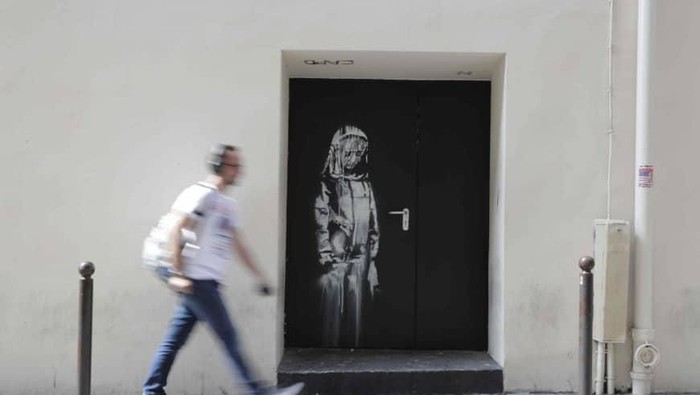8 Pria Terbukti Bersalah Curi Mural Banksy di Paris