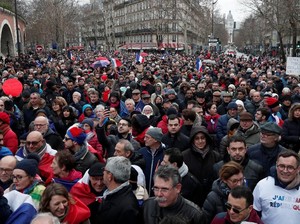 Protes Rompi Kuning, 10 Ribu Demonstran Syal Merah Banjiri Paris