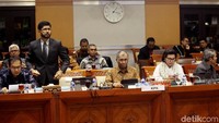Tampak Ketua KPK Agus Rahardjo bersama komisioner lainnya yakni, Laode M Syarif, Saut Situmorang, Basaria Pandjaitan, serta Alexander Marwata hadir untuk mengikuti rapat dengar pendapat (RDP) bersama Komisi III DPR.