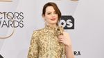 Emma Stone Bergaya Asimetris